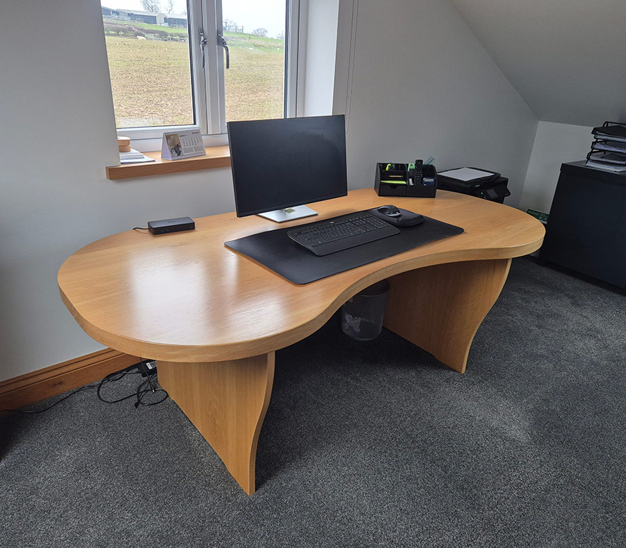 Feature office desk
